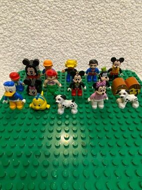 Lot Of 18 Duplo Lego Figures includes  Disney Mickey, Minnie, Goofy, & Blocks
